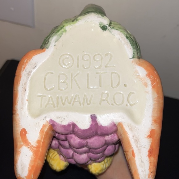 VINTAGE 1992 CBK LIMITED BUNNY RABBIT FRUIT PITCHER - Picture 5 of 5